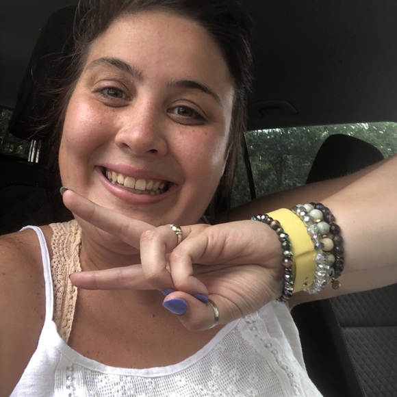 Meet your Posher, Courtney - Picture 1 of 1